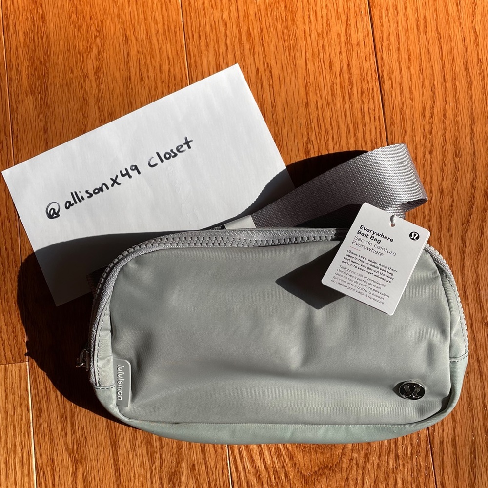 LAST ONE Silver Drop Everywhere Belt Bag lululemon - Picture 5 of 8
